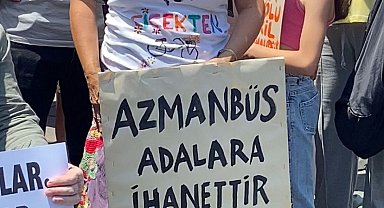 İstanbul - Saraçhane'de Adalar sakinlerinden elektrikli minibüs protestosu