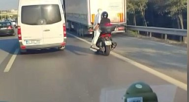 İstanbul - Sultanbeyli TEM Otoyolu'nda motosikletle cansız manken taşıdı