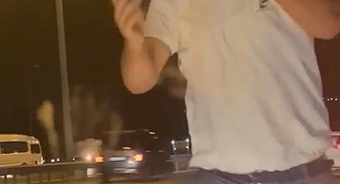 İstanbul - Sultanbeyli'de otomobilin önünü kesip kaputun üstüne yattı