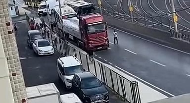 İstanbul - Sultangazi'de İETT otobüsü, TIR'a çarptı: Yaralılar var-1