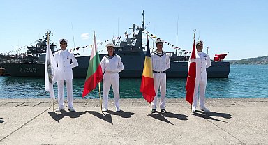 İstanbul- Türkiye, Bulgaristan ve Romanya mayın imha gemileri İstanbul Boğazı'nda