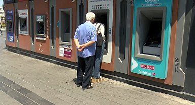 İstanbul - Yazılım kaynaklı sorun ATM'leri de etkiledi; vatandaşlar para çekemedi