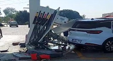 İstasyona giren cip, yakıt alan kamyonete çarptı; kaza kamerada