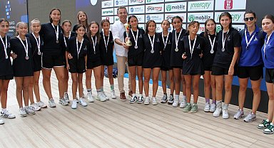 İzmir BŞB'nin genç kızları sutopunda ikinci