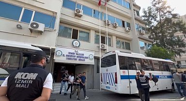 İzmir merkezli 'gümrükte rüşvet' operasyonunda gözaltına alınan 77 şüpheli adliyede