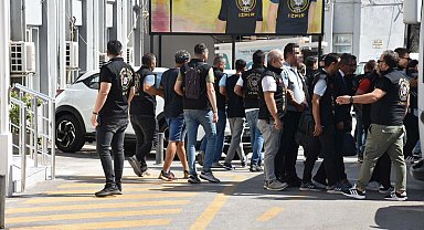 İzmir'de akıma kapılan 2 kişinin ölümüyle ilgili 27 şüpheli adliyede