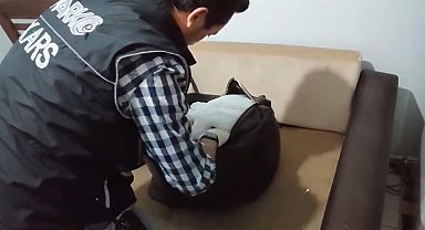 Kanepe yastığından 776 adet sahte 50 TL'lik banknot ve uyuşturucu çıktı