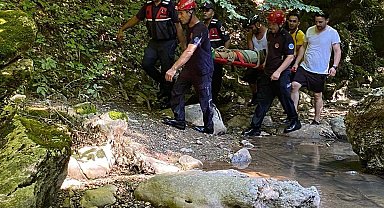 Kanyonda fotoğraf çektirirken 5 metre yükseklikten düşen kadın yaralandı
