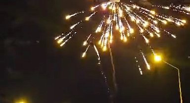 Kapattıkları yolda havai fişek atıp halay çektiler; o anlar kamerada