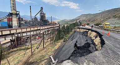 Kara yolundaki çökme, demir yolunu da ulaşıma kapattı