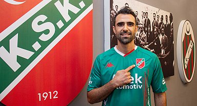 Karşıyaka'da Kadir imzayı attı, Gençer taraftardan döndü