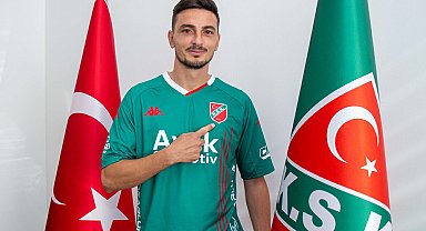 Karşıyaka'da Metin Peker imzaladı