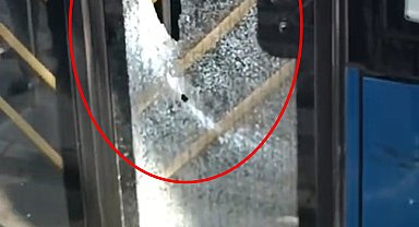 Kavgada ateşlenen tabancadan çıkan kurşun, otobüsün kapısına isabet etti