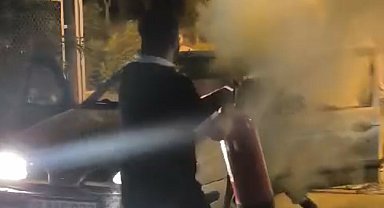 Kendisini darbeden kız arkadaşının ailesini, yangın söndürme tüpüyle gaz sıkıp, uzaklaştırdı