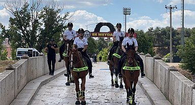 Kırkpınar Yağlı Güreşleri'nin yapıldığı Sarayiçi'nde, atlı polisler görevlendirildi