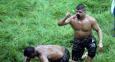 Kırkpınar'da ön eleme güreşlerinde ilk turu geçen 12 pehlivan belli oldu
