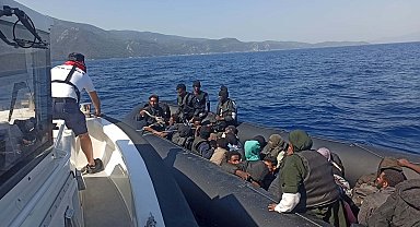 Kuşadası açıklarında 33 düzensiz göçmen kurtarıldı