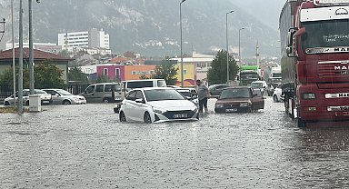 Kütahya'da sağanak, hayatı olumsuz etkiledi