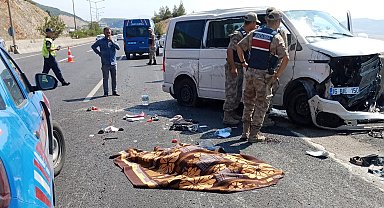 Lastiği patlayan minibüs, bariyerlere çarpıp takla attı: 1 ölü, 8 yaralı