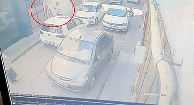 Madde bağımlısı sokaktakilere bıçakla saldırdı: 2 ölü, 7 yaralı