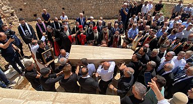 Mardin'de damdan düşerek hayatını kaybeden Horiepiskopos Hanna Aykurt, toprağa verildi