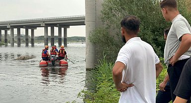 Meriç Nehri'ne giren 2 kişi kayboldu, ekipler arama çalışması başlattı
