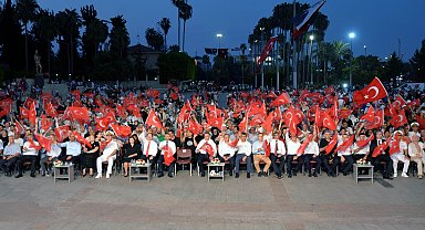Mersin'de 'Anma Yürüyüşü' düzenledi