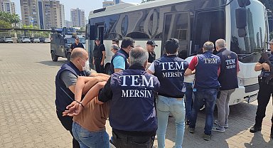 Mersin'de örgüt marşıyla halay çekip slogan atan 9 kişi adliyede