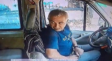 Minibüslerden hırsızlık şüphelisi, kameralardan tespit edilip yakalandı