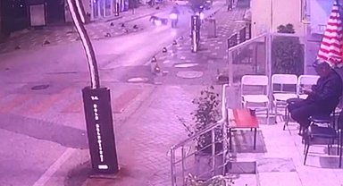 Motosikletten düşerek başını kaldırıma çarpan sürücü öldü