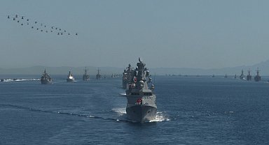 MSB'den İstanbul'un fethi de yer alan Kıbrıs Barış Harekatı geçit töreni videosu