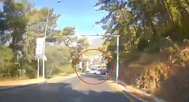 Muğla'da tur otobüsü park halindeki araçlara çarptı, 1 çocuk öldü, 33 yaralı