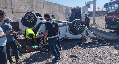 Otomobil 3 metre yüksekten düştü: 1'i ağır, 5 yaralı