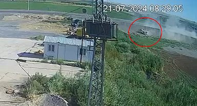 Otomobil, 3 metre yüksekten düştü: 1'i ağır, 5 yaralı