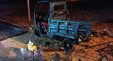 Otomobil, damacana yüklü triportöre çarptı: 4'ü çocuk 6 yaralı