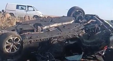 Otomobil tarlaya yuvarlandı; ABD vatandaşı 3 kardeş yaralandı