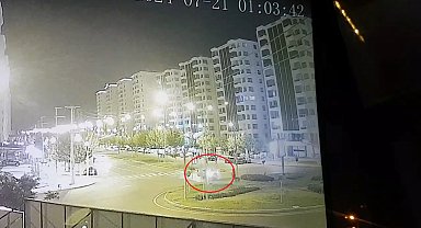 Otomobilin kavşağa çarpığı kaza kamerada