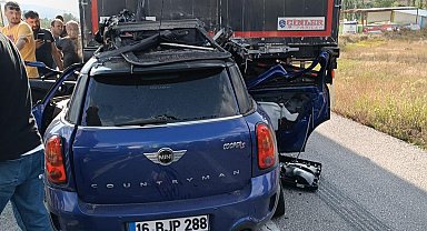 Otomobille TIR çarpıştı; avukat anne öldü, oğlu yaralandı