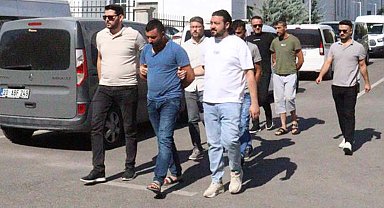 Parkta arkadaşını öldüren şüpheli ile yanındaki 2 kardeş tutuklandı