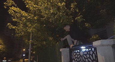 Parkta tartıştığı kişiyi yaraladı, kendini yakalamak isteyen polise ateş açıp, kaçtı