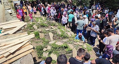 Pikniğe giderken göle düşen otomobilde ölen aynı aileden 4 kişi, toprağa verildi