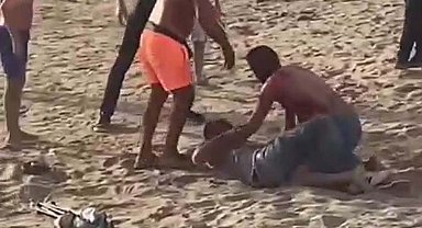 Plajda 2 kişinin yaralandığı bıçaklı kavganın nedeni, küfürlü konuşmaymış