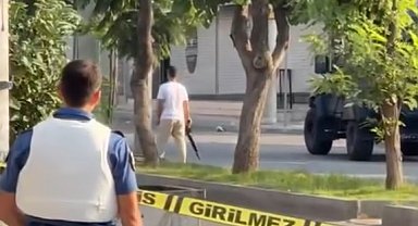 Polis merkezi önünde rastgele ateş etti, bacağından vurularak etkisiz hale getirildi