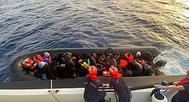 Seferihisar açıklarında 33 düzensiz göçmen yakalandı