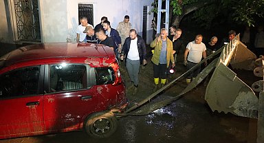 Sel mahalleyi vurdu; okul, sağlık ocağı ve 10 ev hasar gördü