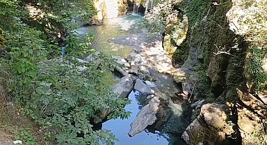 Serinlemek için şelalede suya giren Ahmet, boğuldu