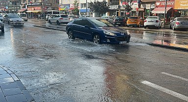 Sivas'ta sağanak ve dolu etkili oldu