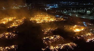 Söke'de kağıt fabrikasındaki yangına, havadan müdahale yeniden başladı