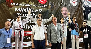 Sultangazi Spor Kulübü sporcuları Sivas'tan altın madalya ile döndü