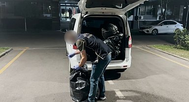 Taksinin öncülük ettiği hafif ticari araçta 81 kilo uyuşturucu ele geçirildi